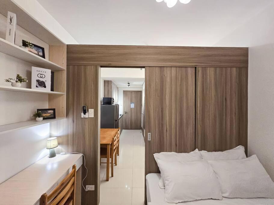 1br Unit Condotel W/ Balcony Fame Residences -fm22 * Manila